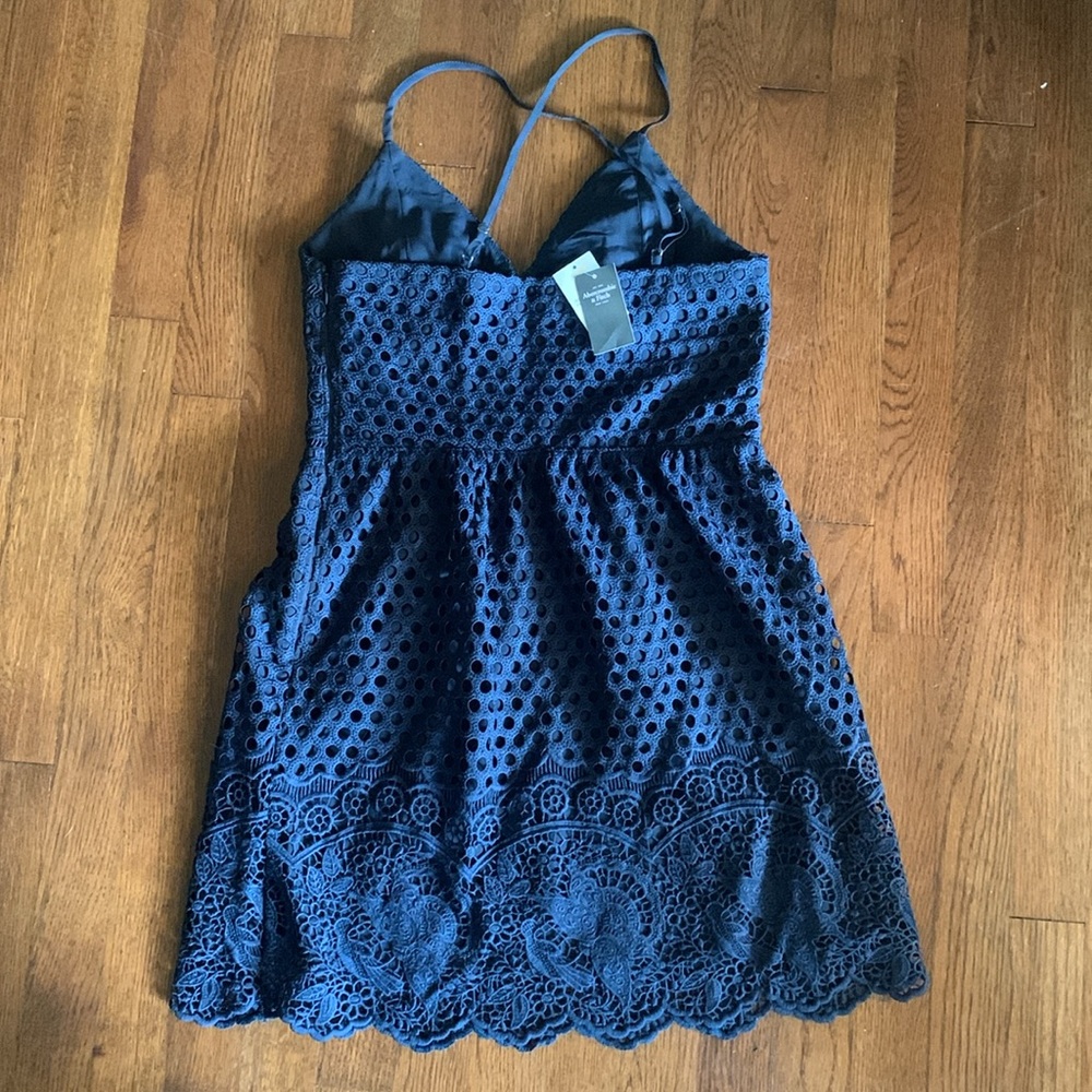 NWT Abercrombie & Fitch embroidered lace dress - Picture 5 of 9